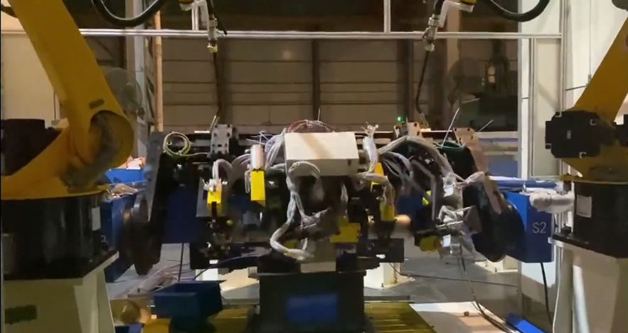 機器人焊接-汽車(chē)尾氣管焊接 多機聯動焊接