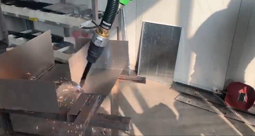 機器人焊接-钣金機箱機櫃焊接